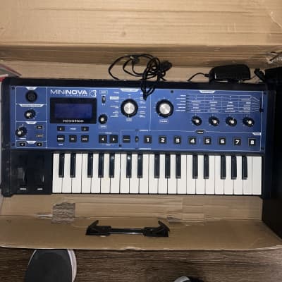 Novation MiniNova 37-Key 18-Voice Synthesizer 2012 - Present - Blue