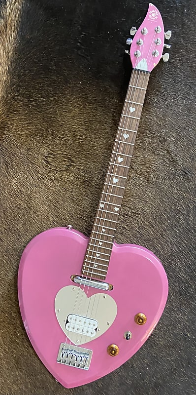 Daisy Rock Heartbreaker Short Scale Electric Guitar Pink