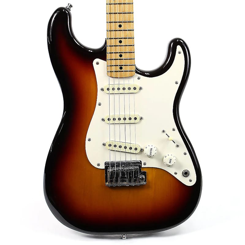 Fender Standard Stratocaster (1983 - 1984) | Reverb