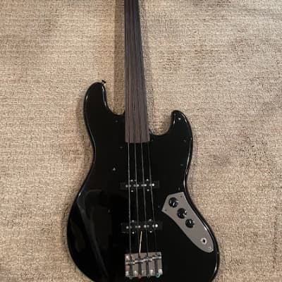 Fender Jazz Bass  1993-94 Fretless image 16