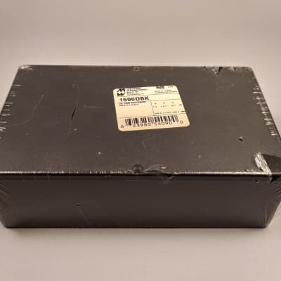 Hammond 1590DBK die cast aluminum project box black image 2