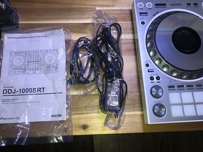 Pioneer DDJ-1000SRT-W DJ Controller white Serato limited