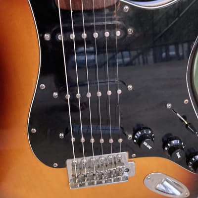 Fender Standard Stratocaster with Rosewood Fretboard 2009 electric guitar  - Brown Sunburst image 3