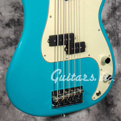 Fender - American Professional II Precision Bass® V image 2