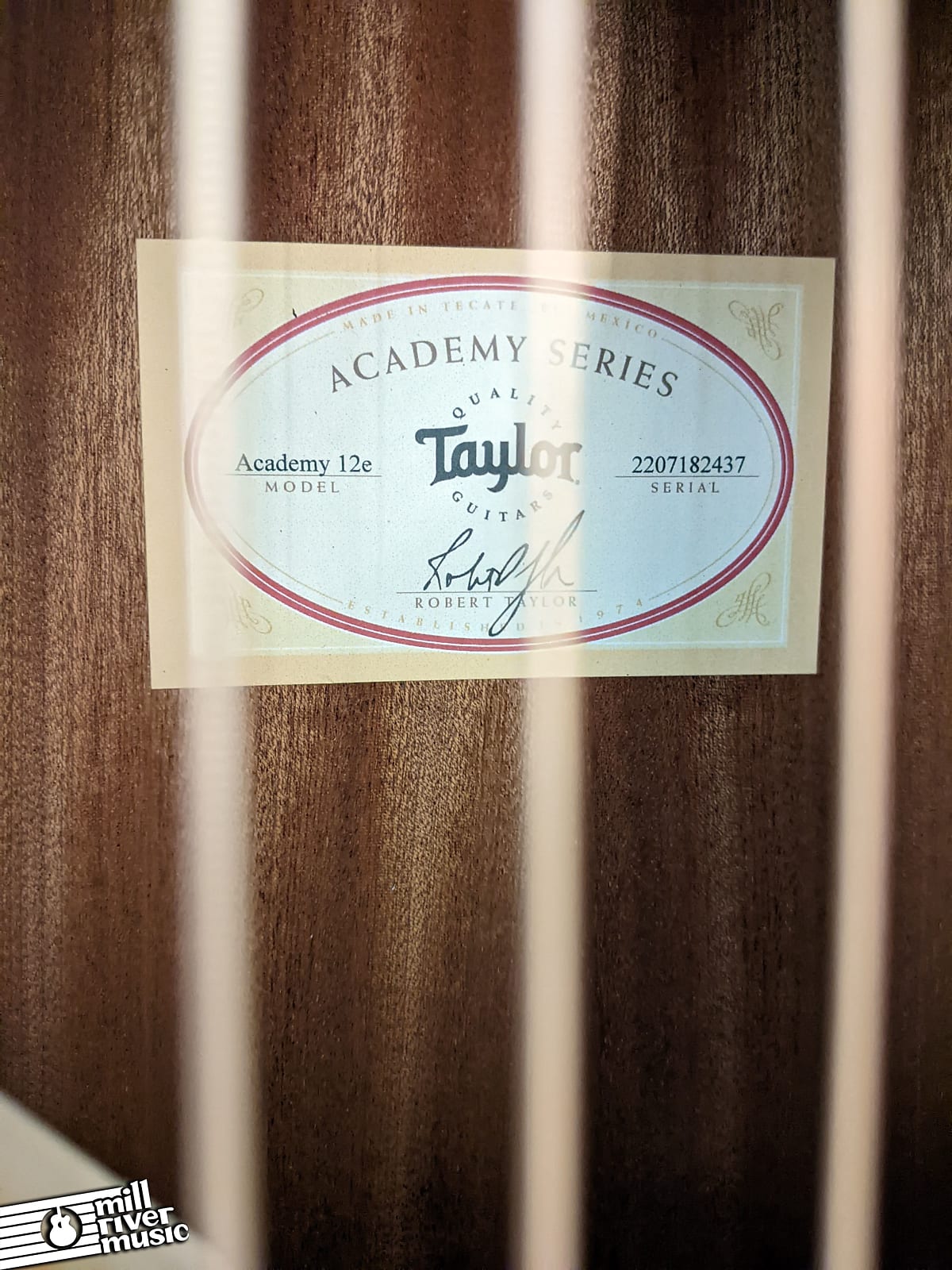 Taylor Academy 12e Grand Concert AcousticElectric Guitar ES-B 1.2 w/gigbag