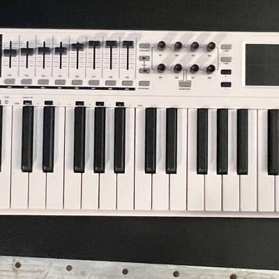 M-Audio Code 61 USB MIDI Controller with X/Y Pad with CASE