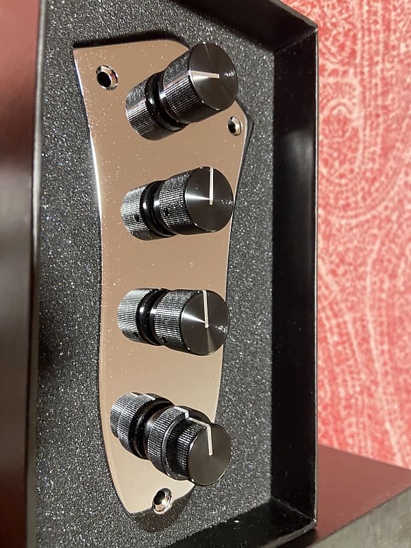 Sadowsky Onboard Preamp with VTC Reverb