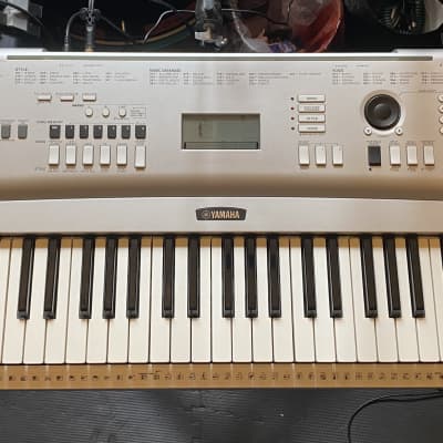 Yamaha DGX230 Portable Keyboard 2010s - Silver
