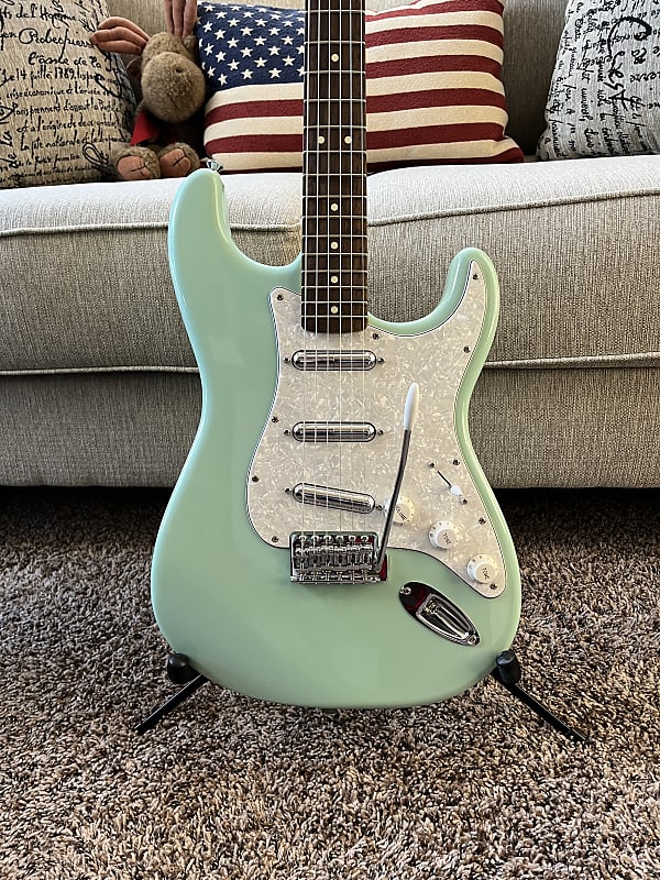 売れ筋がひ新作！ Squier vintagemodify SURFGreen ギター ...