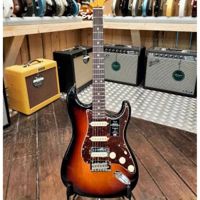 Immagine Fender American Professional II Stratocaster HSS, Rosewood Fingerboard, 3-Color Sunburst - 7