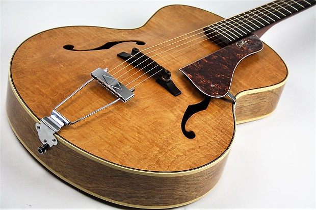 Godin 5th 2025 avenue acoustic archtop