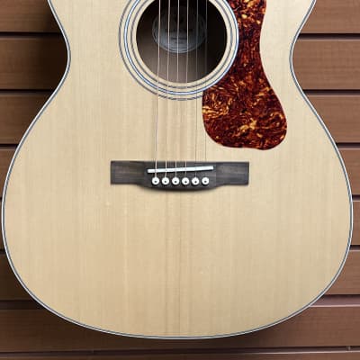 Guild OM-240CE Acoustic/Electric in Natural image 2