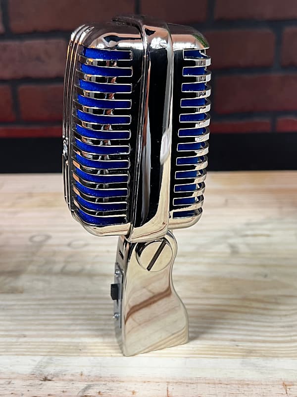 Stage Right by Monoprice Memphis Blue Classic Unidirectional Retro-Style  Dynamic Microphone with Pop-free On/Off Switch and Protective Case 