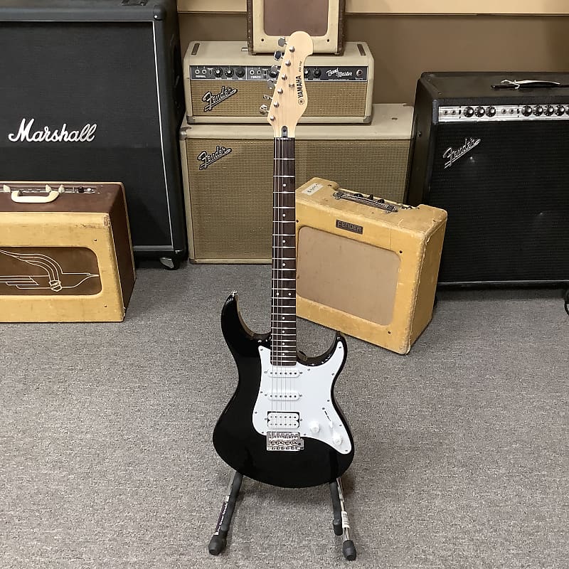 YAMAHA EG 112 ブラック ストラトキャスターモデル Vintage 1990 Yamaha EG112 strat electric guitar w/ alder