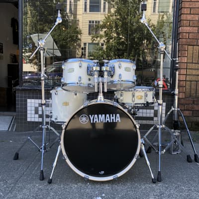 Yamaha Stage Custom 10/12/14/20 w/ Snare and Hardware Pack - Classic White image 1