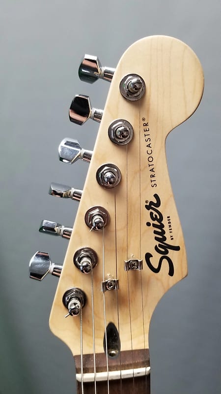 Squier By Fender Stratocaster Guitar Cream