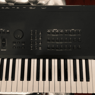 Yamaha SY77 Synthesizer