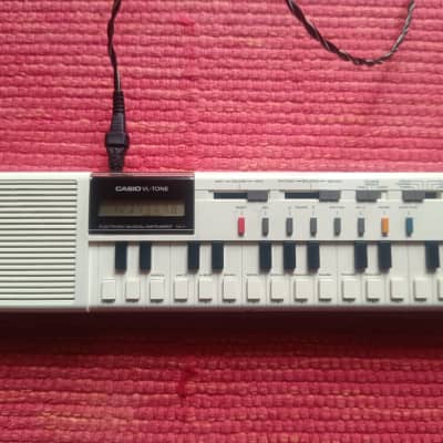 Casio VL-1 VL-Tone 29-Key Synthesizer Keyboard 1979 - 1984 - White