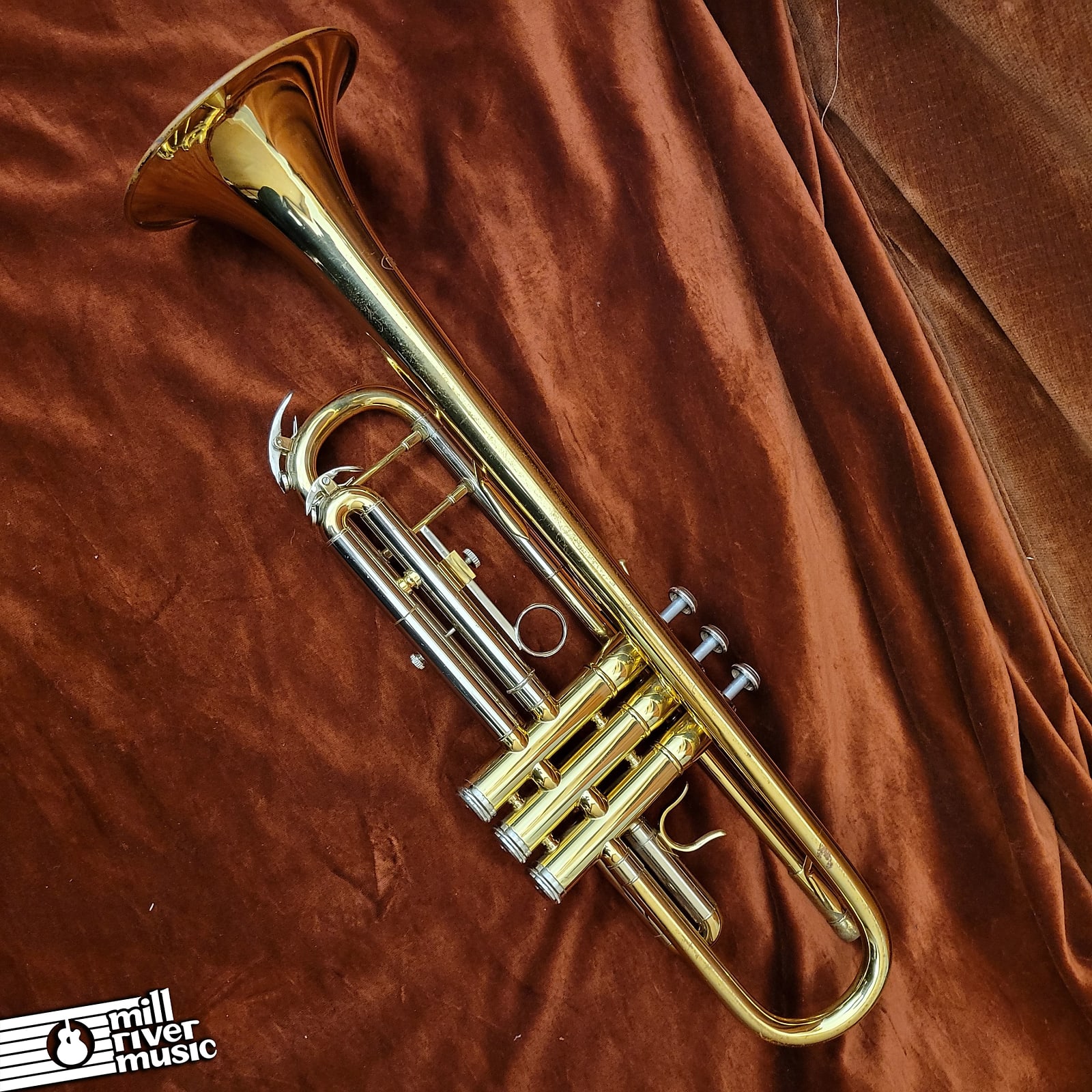 Suzuki Student Trumpet w/ HSC Used