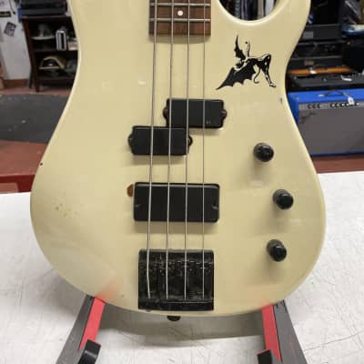 Hamer Chaparral Bass 1984 - White Pearl faded for sale
