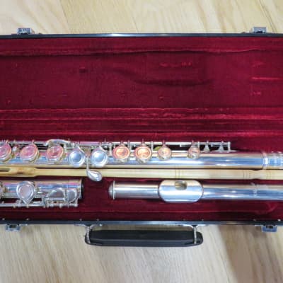 Haynes Amadeus AF500 flute like new 2020 silver plated great for student image 2