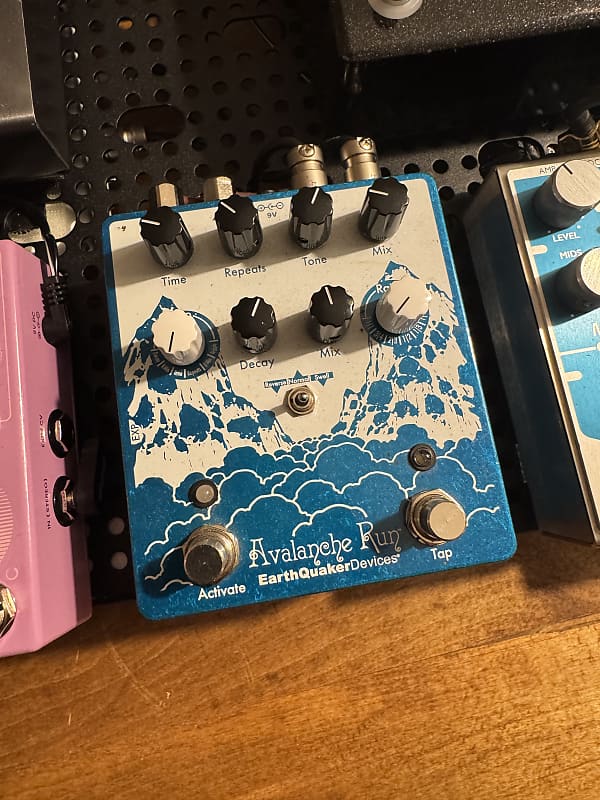 EarthQuaker Devices Avalanche Run Stereo Reverb & Delay with Tap Tempo V2