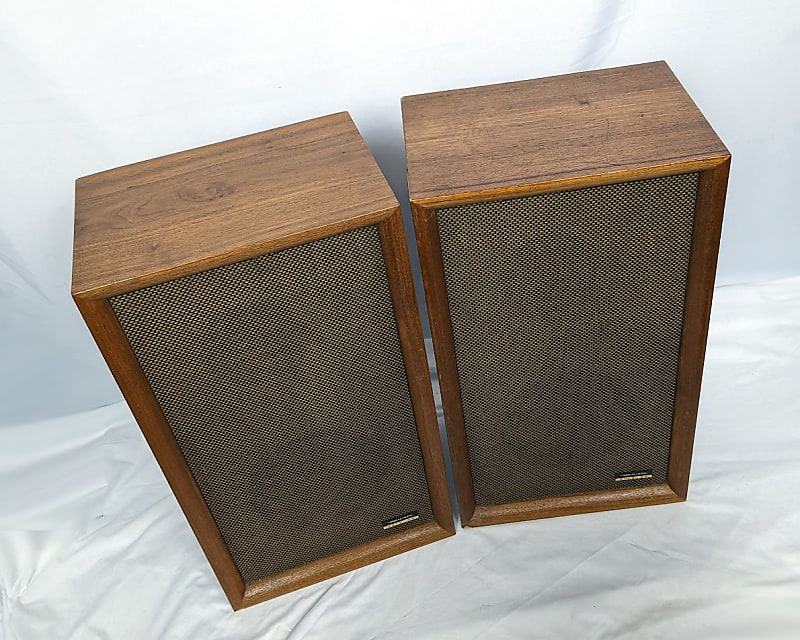 Pair of Vintage Realistic Solo-2 top Wood Case Bookcase Speakers Work Perfect Great