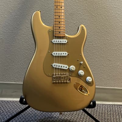 Fender Fender HLE Limited Edition '57 Reissue Stratocaster Gold 1989 1989 - Gold for sale