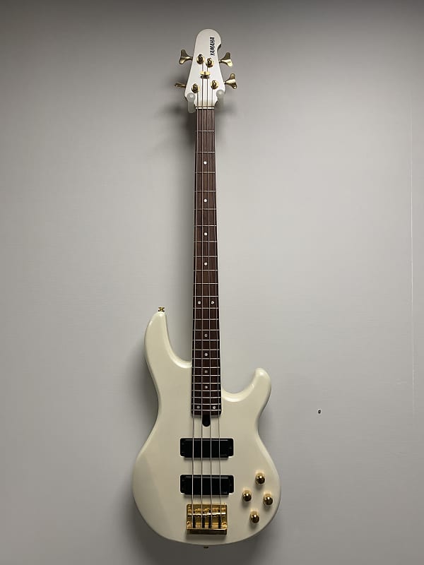 Yamaha BBG4S II - White With Bag | Reverb Austria