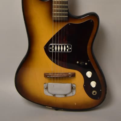 Airline Bobkat Sunburst 1966 | Reverb