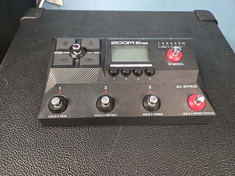 Zoom B2 Four
