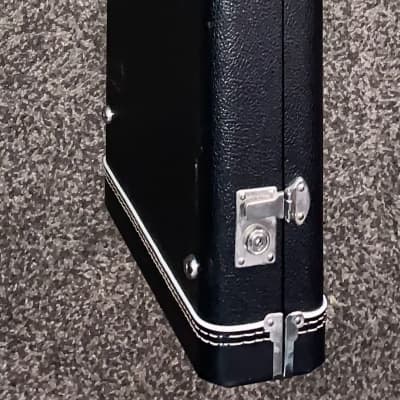 g&g hardhsell case for fender precison electric  bass guitar Black image 5