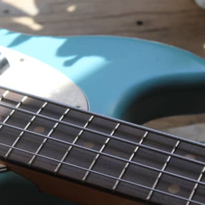 FENDER Justin Meldal-Johnsen Road Worn Signature Mustang Bass,  Faded Daphne Blue, GIGBAG, 3, 80 KG imagen 9