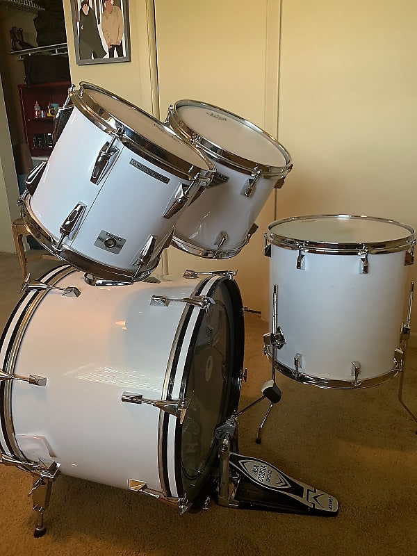 Vintage Remo drum set.. includes additional 13x11 Tom and arm