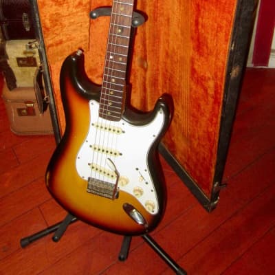 1965 Fender Stratocaster Sunburst image 2