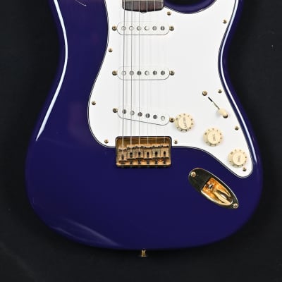 Fender Custom Shop Robert Cray Signature Stratocaster from 2006 in Violet with original hardcase image 3