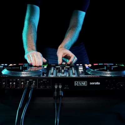 RANE ONE Professional DJ Controller image 5