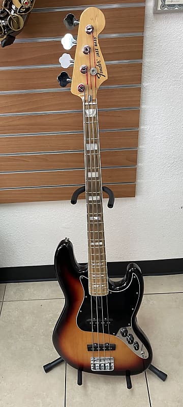 Fender Classic Series 70s Jazz Bass - The Music Dept