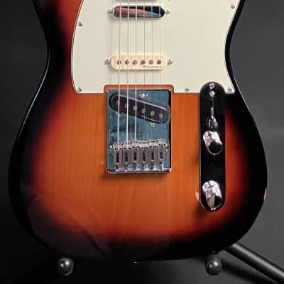 Fender Player Plus Nashville Telecaster Electric Guitar 3-Tone Sunburst w/ Gig Bag
