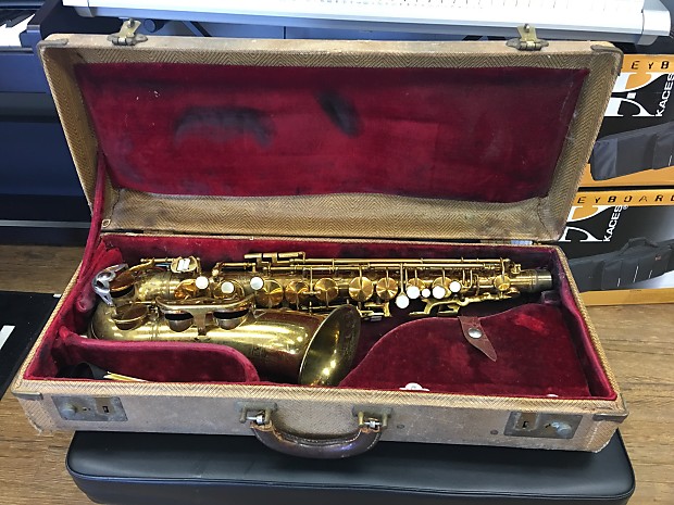 King Zephyr Alto Saxophone 1952 w Original Tweed Case H.N. King Zephyr Alto Saxophone 1952 w Original Tweed Case H.N.