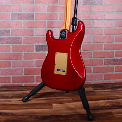 Fender American Deluxe Stratocaster V-Neck 50th Anniversary with Maple Fretboard Candy Apple Red 2004 wOHSC image 8