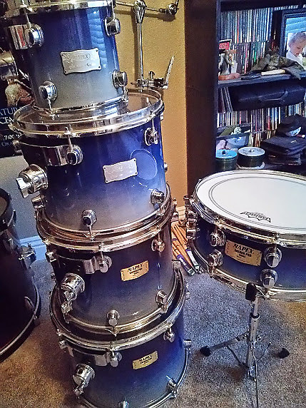 Mapex Saturn Series  Blue Fade Set (without Bass Drum) 4 toms, 1 snare image 1