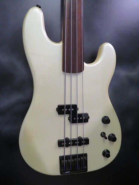 Fender jazz bass special best sale fretless