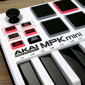 AKAI Mini MKII LE 25 Key Portable USB Midi Keyboard wi/ 16 Backlit Performance Ready Pads image 2