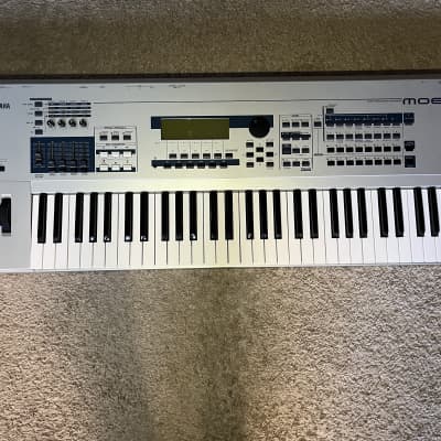 Yamaha MO 6 Production Synthesizer 2000s - Gray