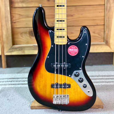 Squier Classic Vibe '70`s Jazz Bass in 3 Colour Sunburst image 3