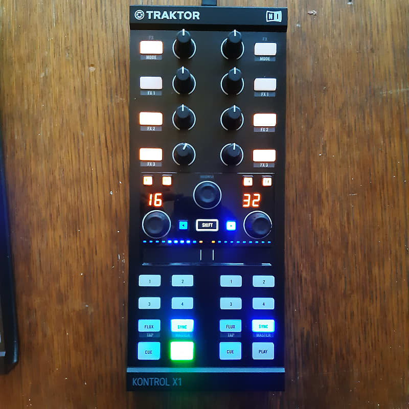 Native Instruments Traktor Kontrol X1 MK2 DJ Controller USB