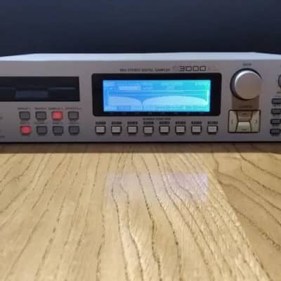 Akai S3000XL MIDI Stereo Digital Sampler 1996 - JAPAN