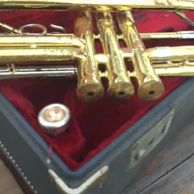 Buescher Aristocrat Trumpet 1963 - Patina gold, 2 mouthpieces image 4