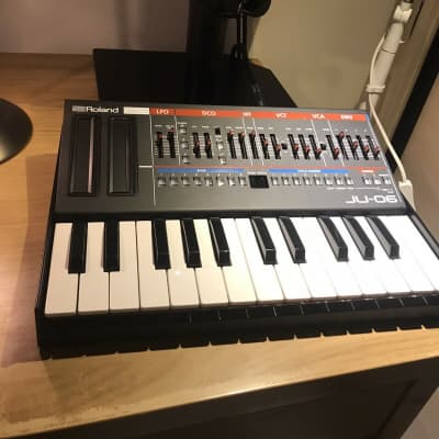 Roland Boutique Series JU-06 with K-25m Keyboard image 4